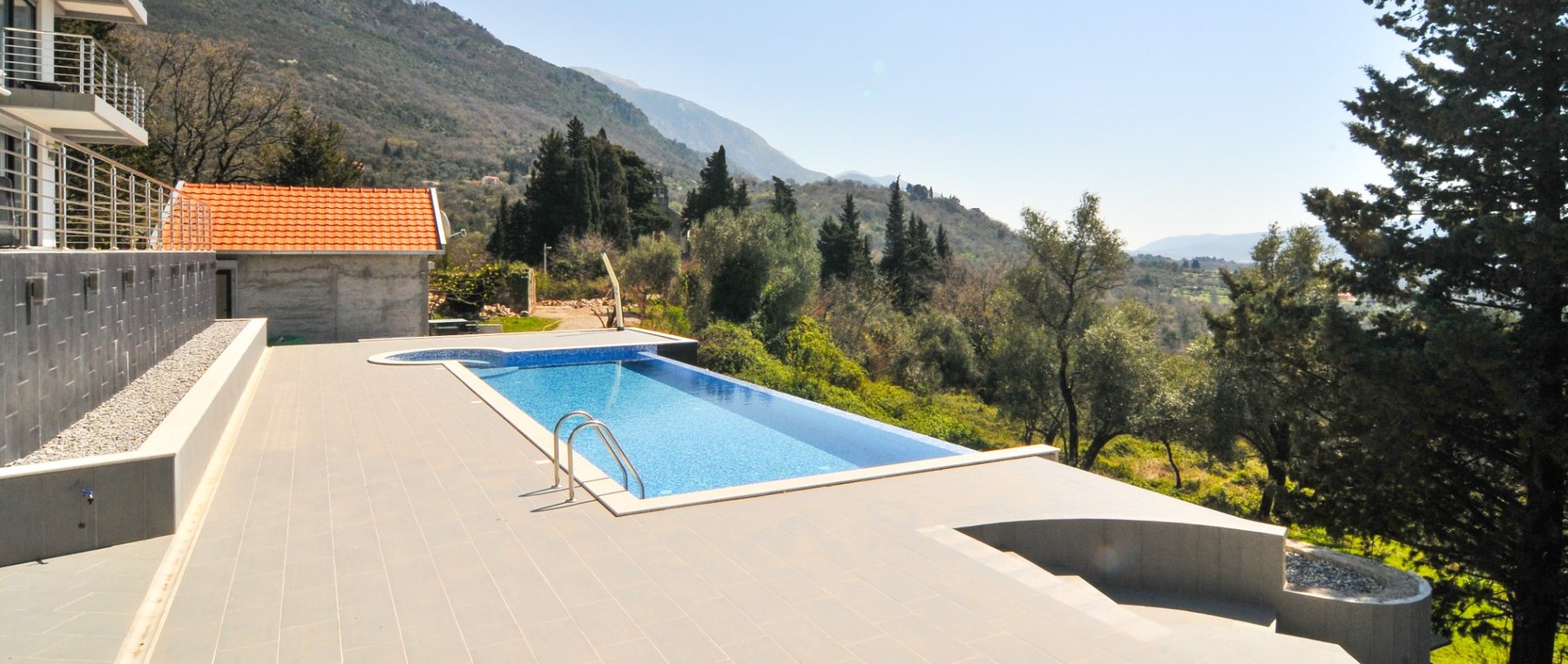 Villa Katarina — Pool terrace and mountain setting