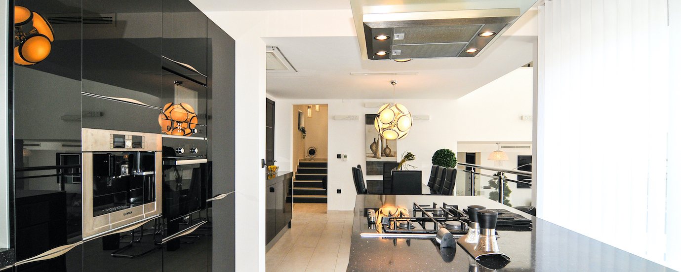 Villa Katarina — Kitchen and dining area